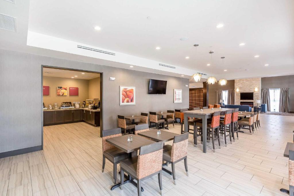 Comfort Suites Near Sam Houston Race Park photo