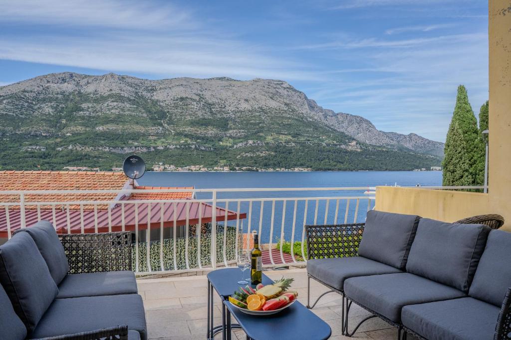 Prime Sea View & Cozy Courtyard