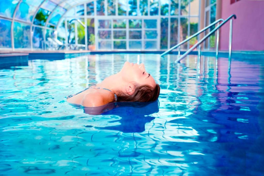 Bazén v ubytování Hotel Bonalba Alicante nebo v jeho okolí