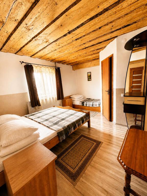Guest House Mandrivnyi Rooms&Apartments фото 4