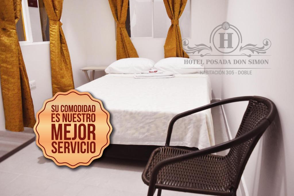 a sign in front of a bed with a chair at Hotel Simón Plaza in Pereira