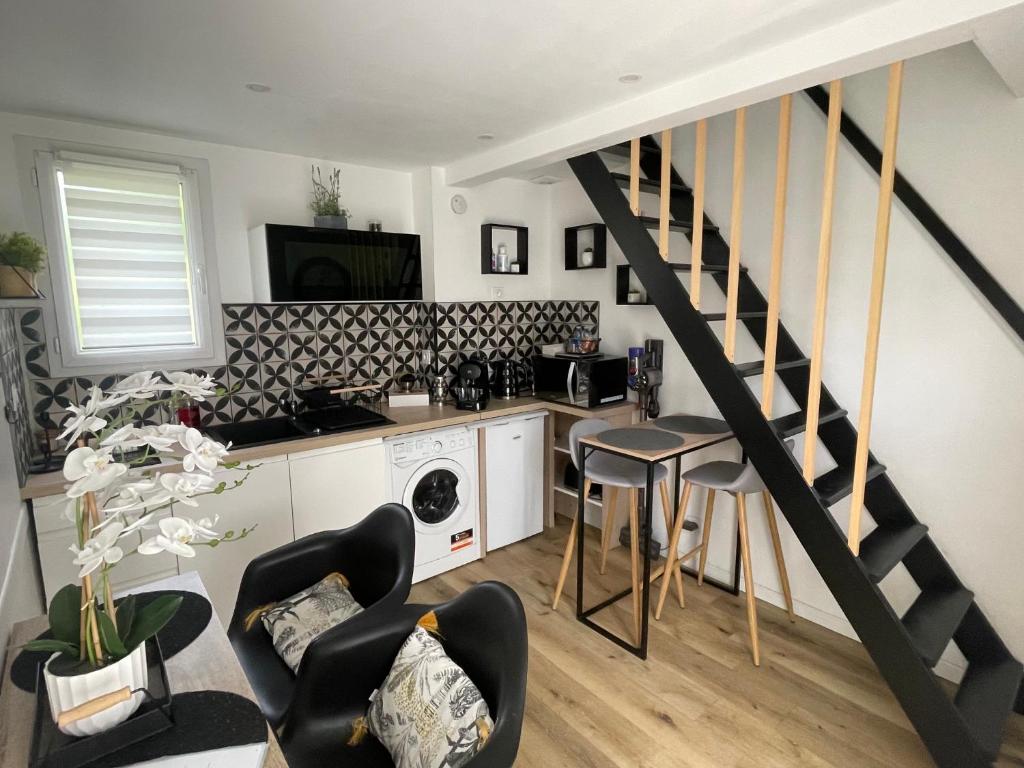 a living room with a staircase and a kitchen at Appartement proche Zenith & Polyclinique in Nantes