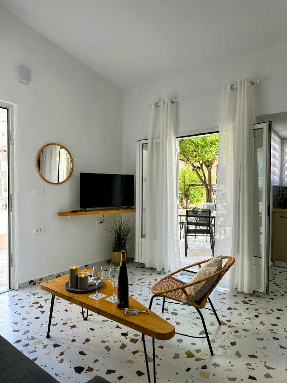 Michalis UrbanHome with parking