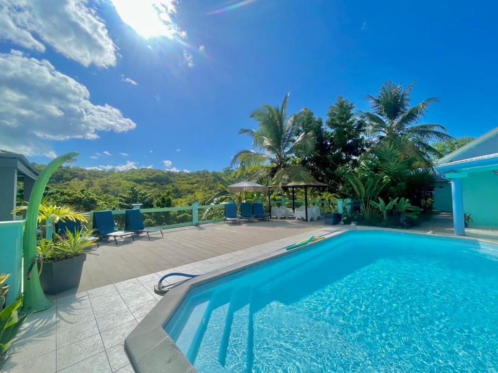 a swimming pool in front of a house at Gite privée tout équipé in Le Gosier