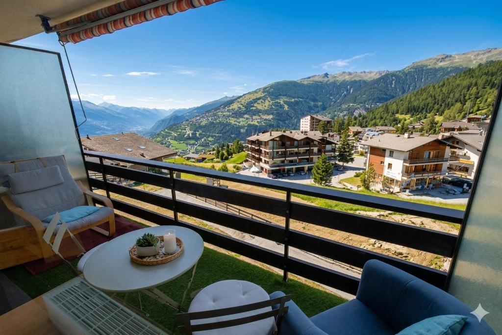 a balcony with a view of the mountains at Vue Alpes imprenable - Centre - 4 Vallées in Nendaz