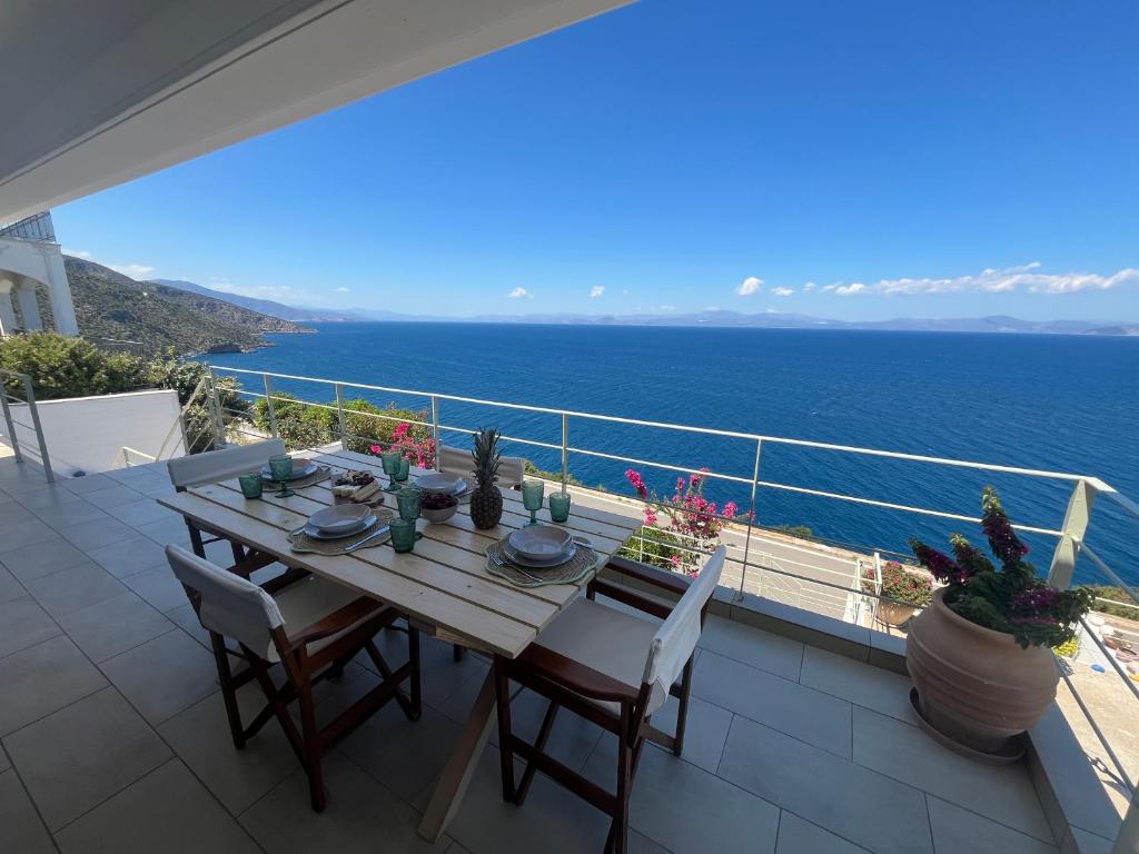 a table on a balcony with a view of the ocean at Nefeles View in rkadiko Chorio