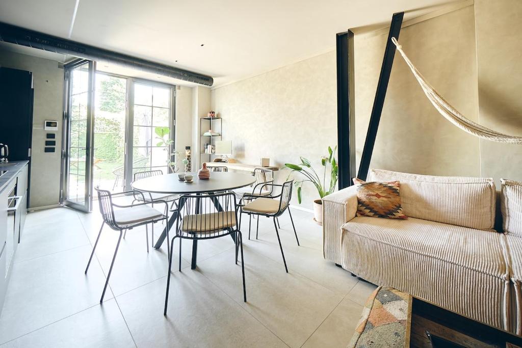 Modern canal-side loft with private garden