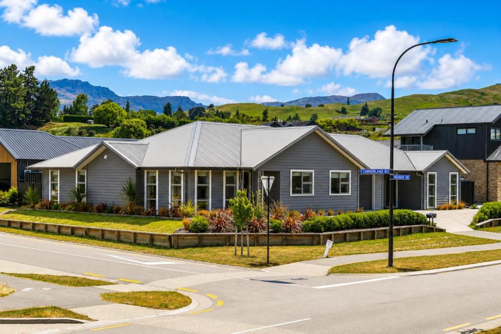 a row of houses on the side of a road at Spacious Modern Retreat, Near Shops & Cafes in Queenstown