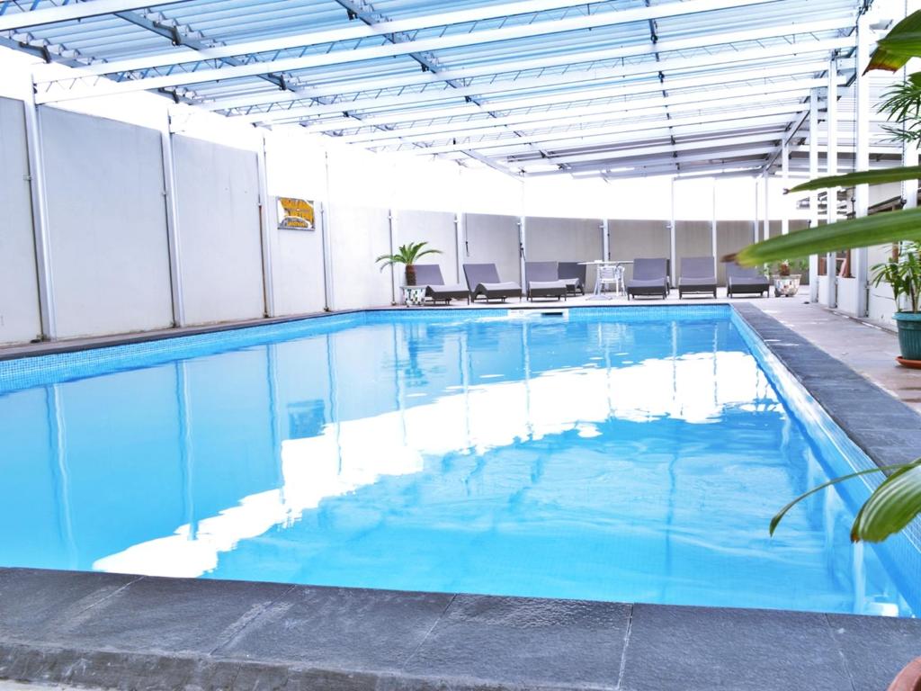Bazén v ubytování Grand Elite Hotel Pekanbaru nebo v jeho okolí
