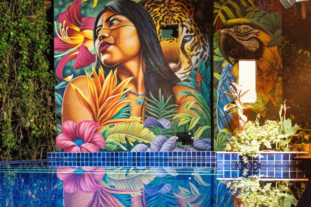 a mural of a woman painted on a wall at Boutique Amazonia Hotel Restaurante in Alter do Chao
