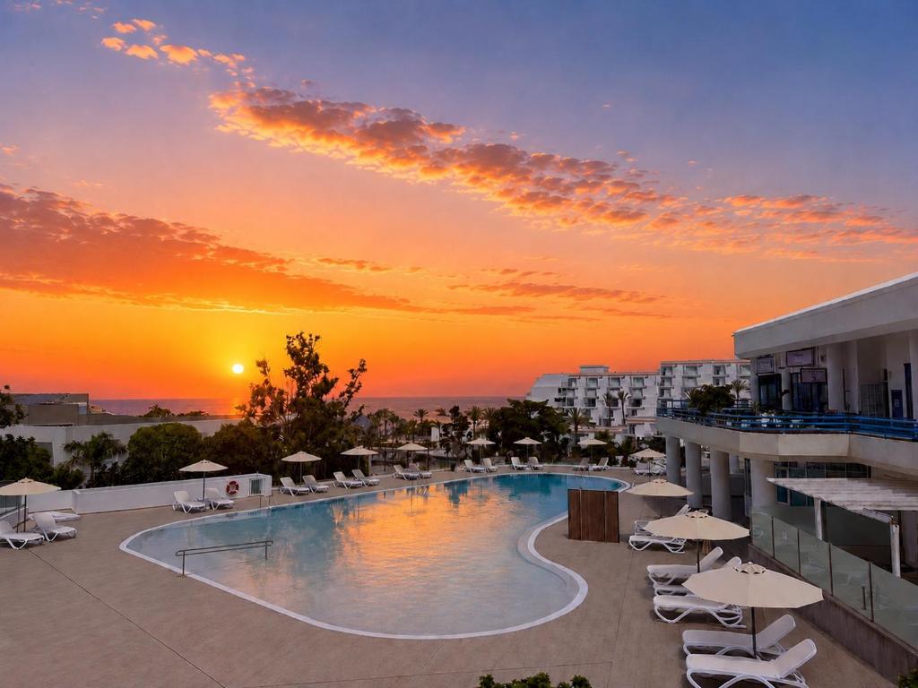 Charming seaside and terasse in Playa paraiso by Olax Rentals