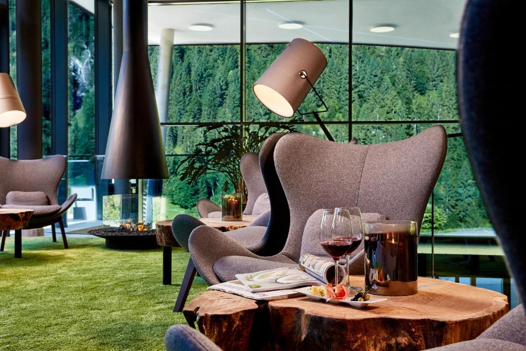 Nápoje v ubytování Alpin Life Resort Lürzerhof