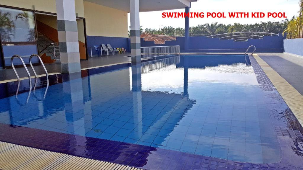 Kolam renang di atau dekat dengan Sun Inns Hotel Sitiawan