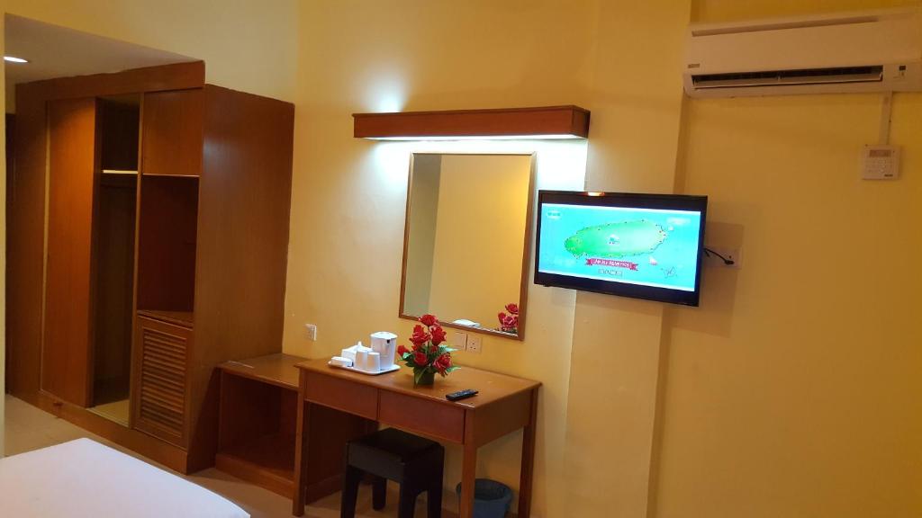 Televisyen dan/atau pusat hiburan di Sun Inns Hotel Sitiawan