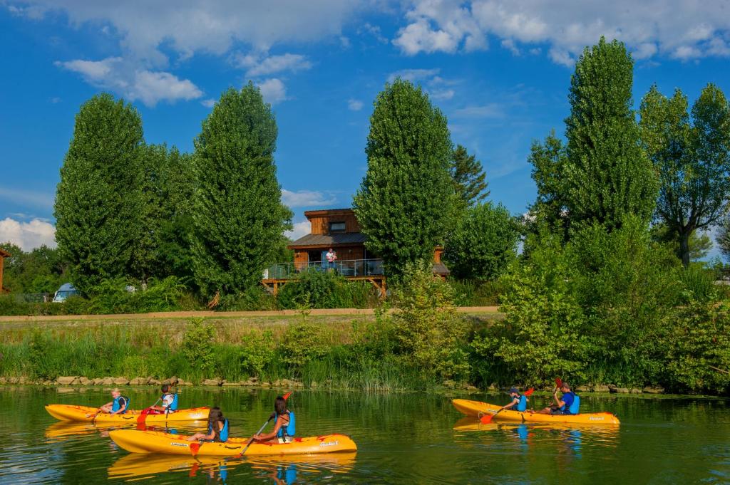 a group of people in kayaks on the water at Kanopée Village in Trévoux