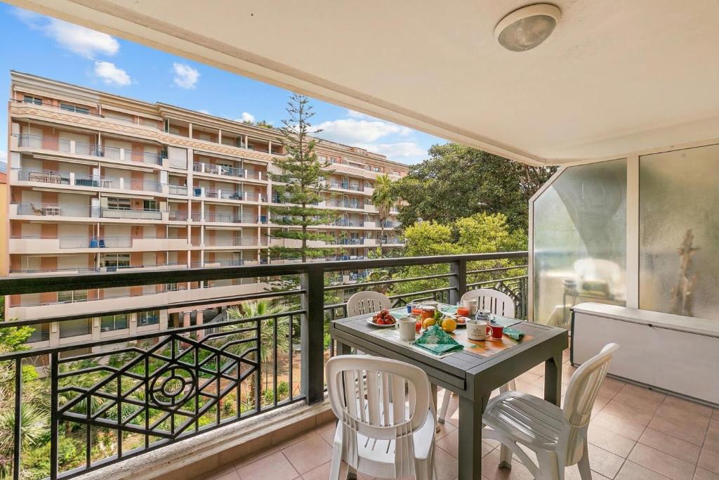 Daturas Bright Apt with Balcony - Happy Rentals