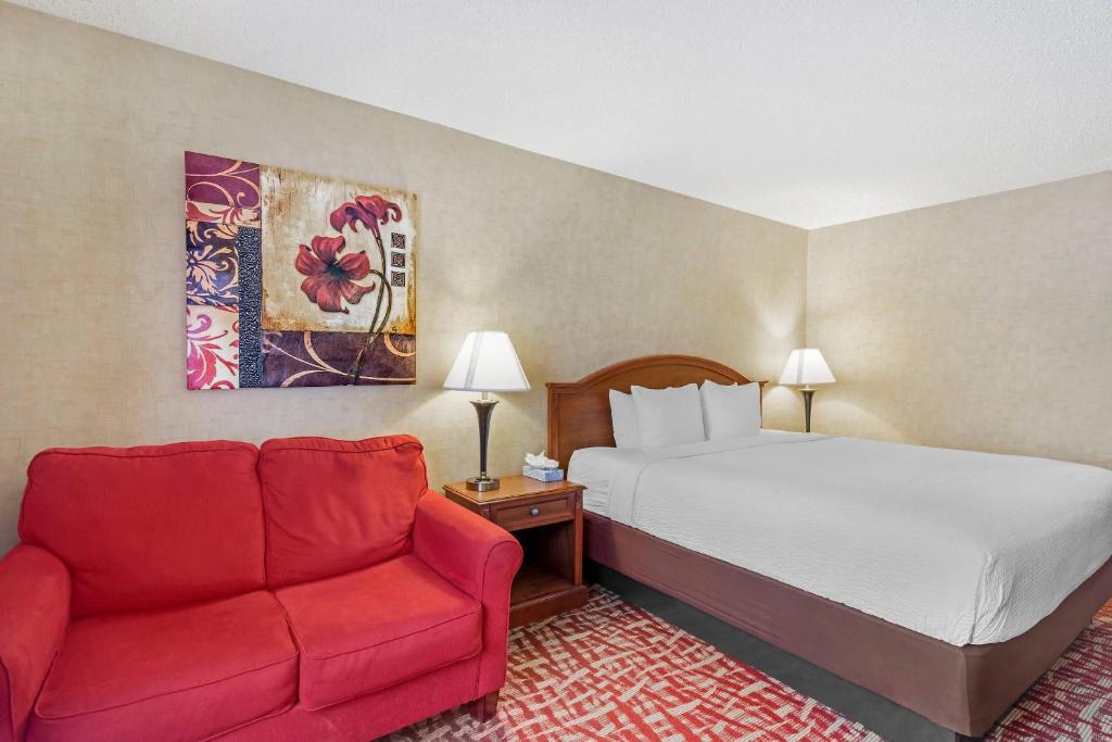 Rodeway Inn Columbia Mall Loop - King Room - Accessible/Non-Smoking