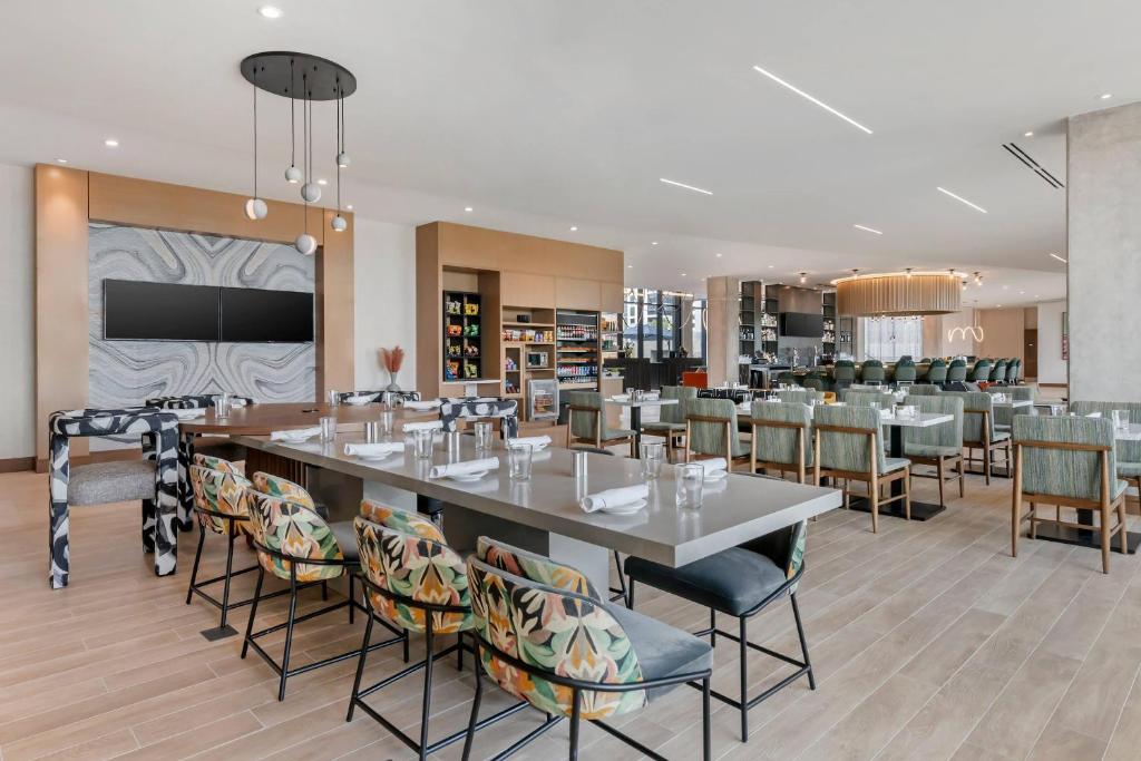 Cambria Hotel Austin Downtown photo