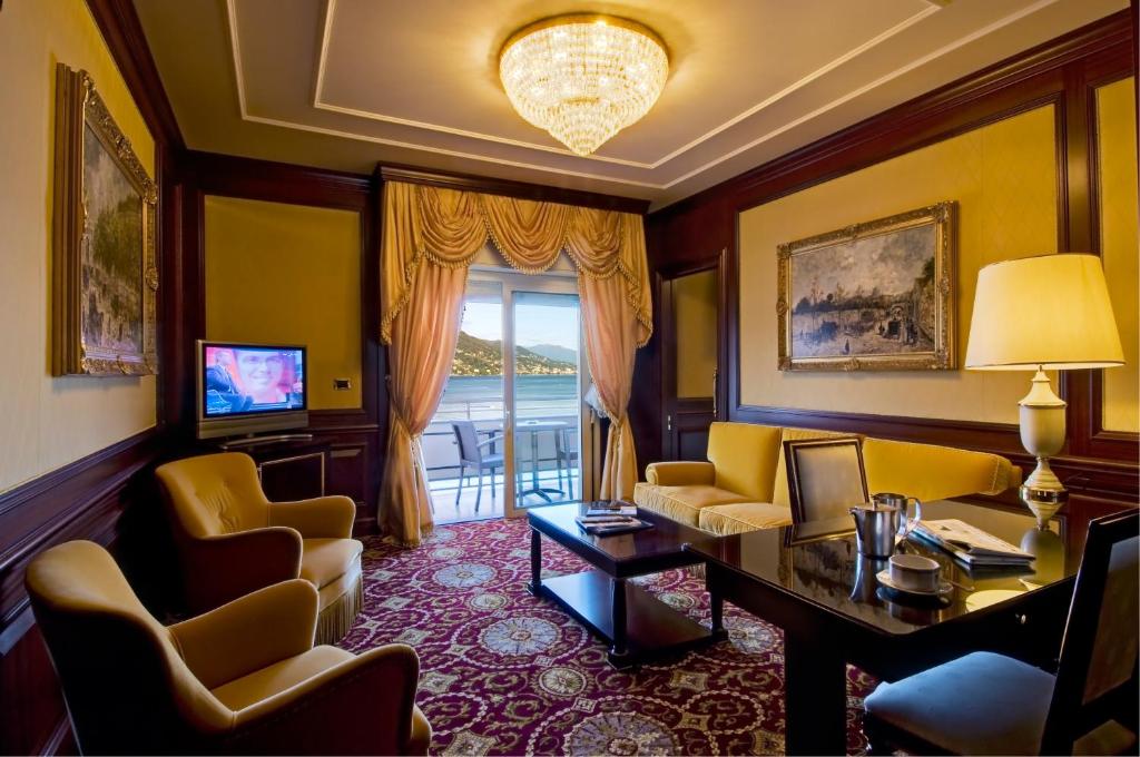 TV a/nebo společenská místnost v ubytování Hotel Splendid