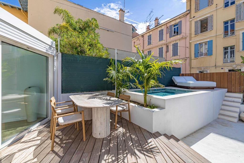 Duplex Apartment with Pool a c 2BR 5P - Cannes