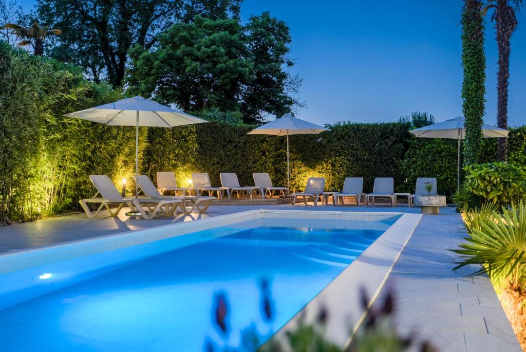 Bazén v ubytování Villa Lovran, heated pool and Spa nebo v jeho okolí