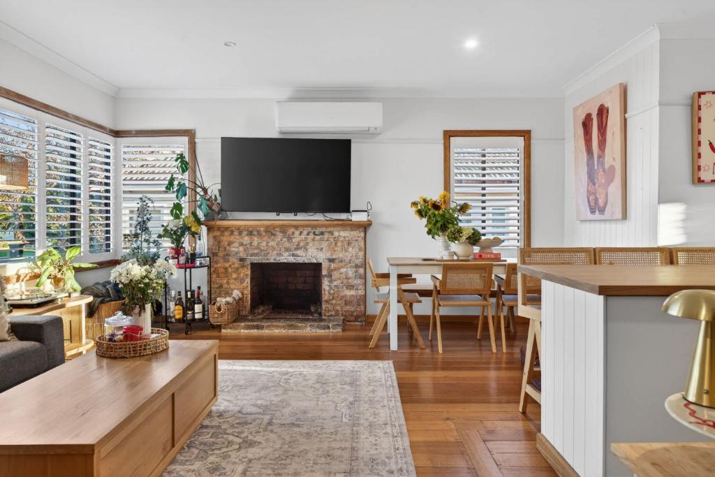 a living room with a fireplace and a tv at Styled Entertainer only mins from CBD in Bendigo