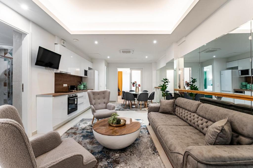 Elegant 3BDR-2BATH APT-prime location