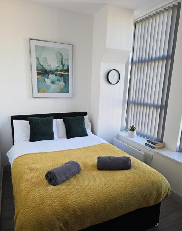 a bedroom with a bed with two pillows on it at Stylish 1 & 2 Bed Apartment - Desborough - Kettering - Sleeps up to 5 - Free Parking, - WIFI - Contractors, Professionals, Families and Relocators - By The Home Makers Hub in Kettering