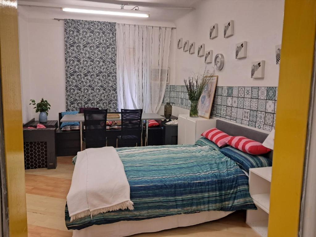 a bedroom with a bed and a dining room at sleepandgo-selfcheckinout in Weißkirchen in Steiermark