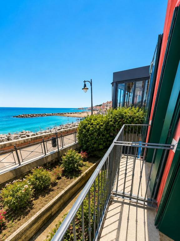 a balcony with a view of the beach at Galleria Massimo Trilocale Frontemare - Agenzia Cocal in Caorle