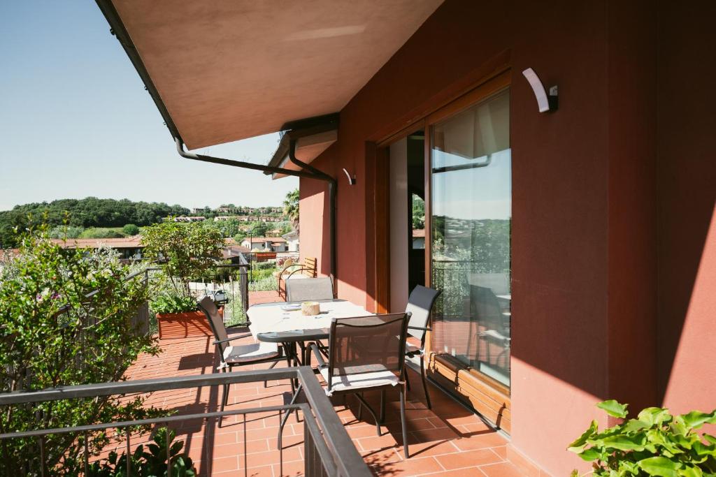 a balcony of a house with a table and chairs at Casa Terra Holiday in Padenghe sul Garda