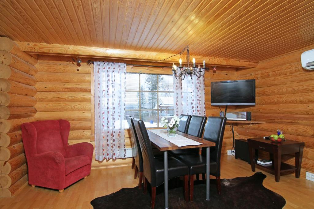 Телевизор и/или развлекательный центр в Messilä Camping