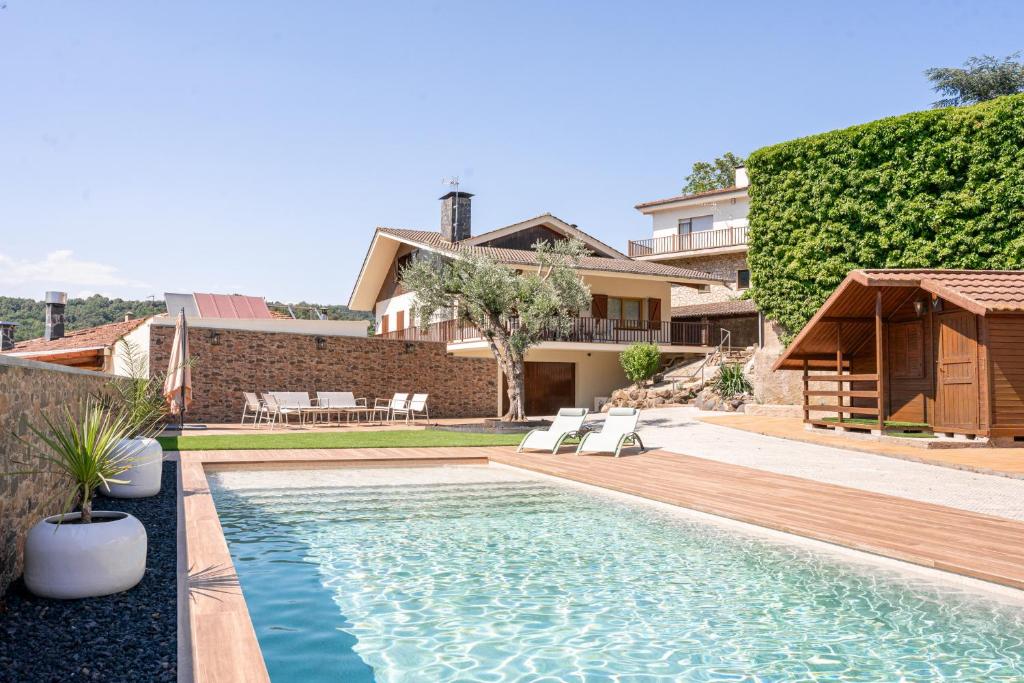a swimming pool in the backyard of a house at Majordoms Art in Sant Feliu de Pallerols