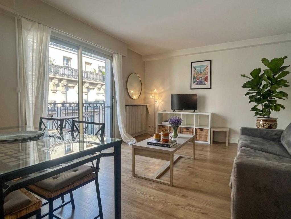 Comfortable Parisian retreat - Champs-Elysées