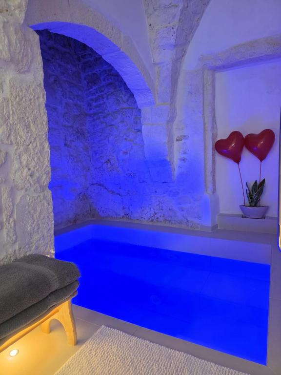 a blue room with a window with two hearts on it at Suite Prima Pietra con Piscina idromassaggio riscaldata in Ostuni