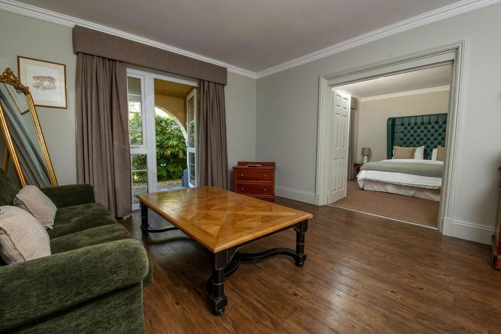 New House Country Hotel - 