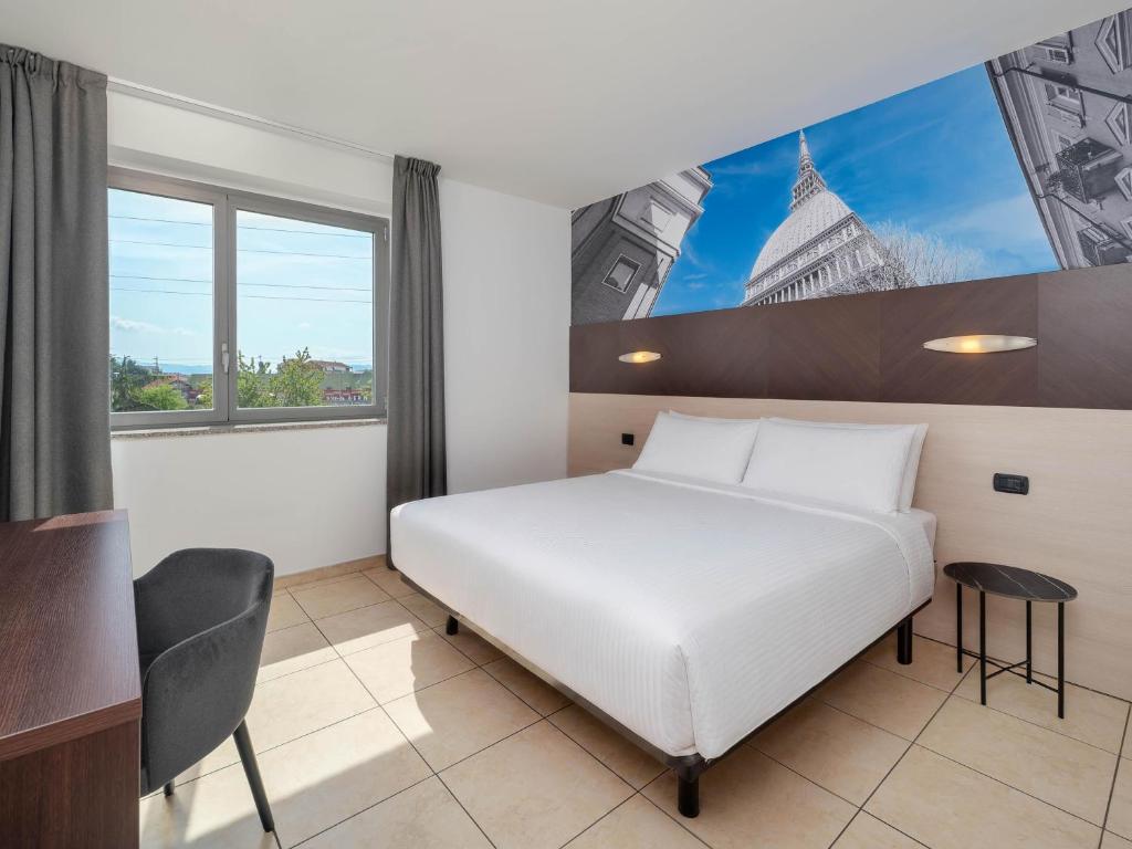 Llit o llits en una habitació de B&B HOTEL Settimo Torinese