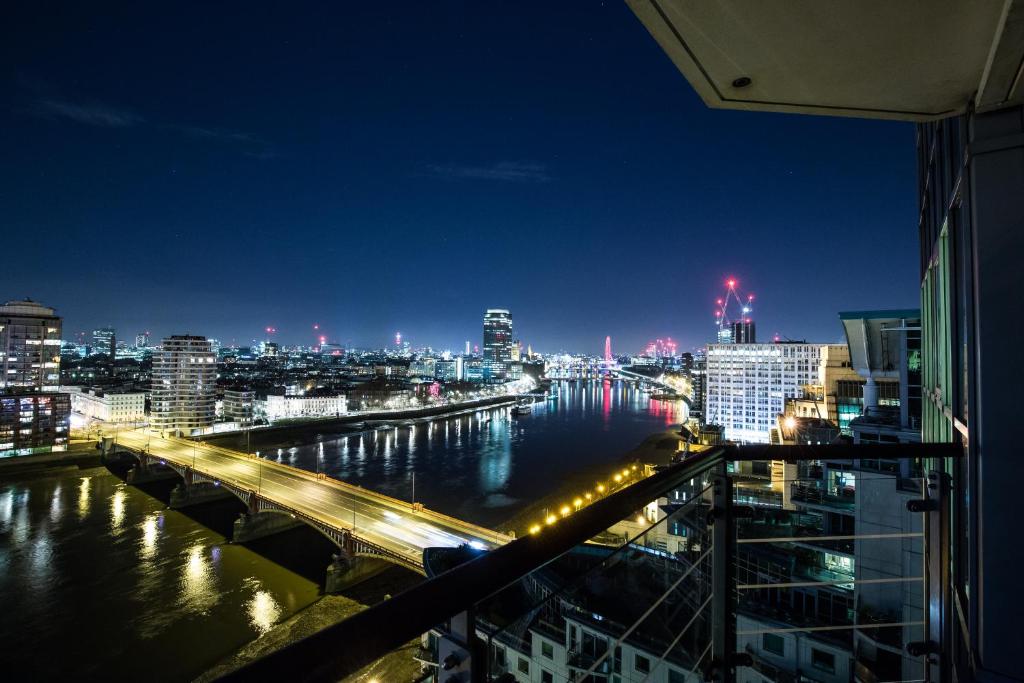 LONDON RIVER View