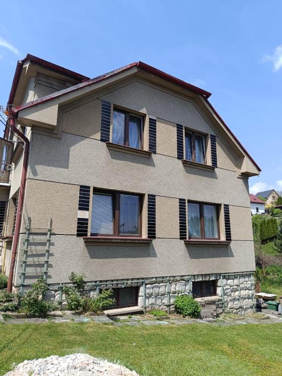 a large house with windows on the side of it at Retro chalupa Sobkovice in Sobkovice