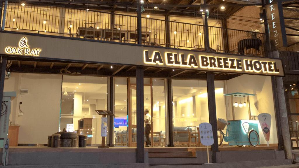 a building with a sign for a la bela bicycle hotel at Oak Ray La Ella Breeze in Ella