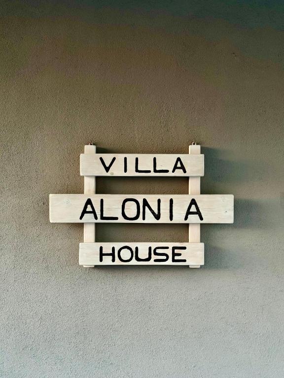 a sign that reads villa alanta house on a wall at Villa Alonia House in Kallithéa