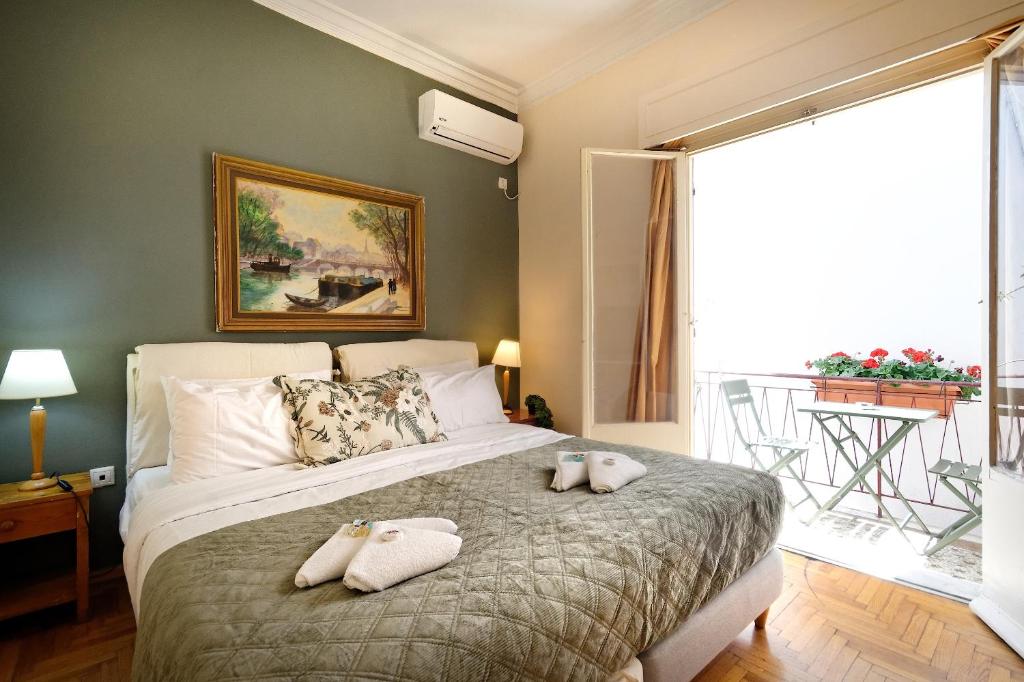 Check-in — Art Gallery Hotel