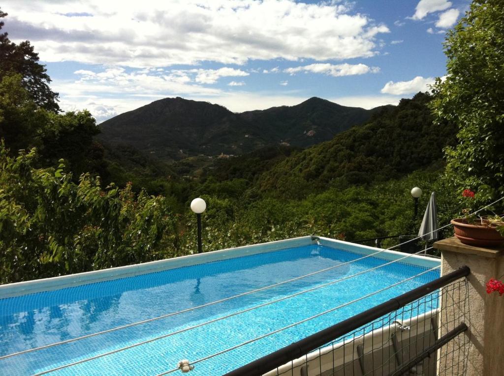 A general mountain view or a mountain view taken from Az apartmant
