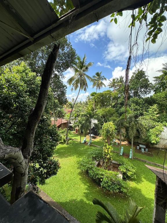a view of the garden from the house at City Hub Transit in Katunayaka