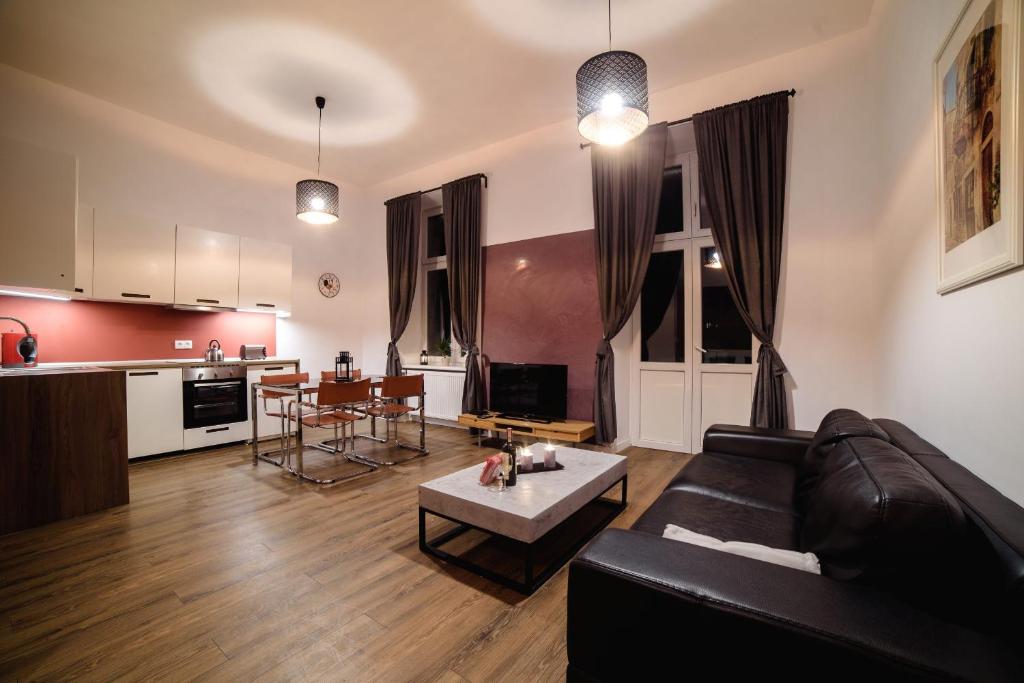 Cracow Rent Apartments - spacious apartments for 2-7 people in quiet area - Kolberga Street nr 3 - 10 min to Main Square by foot - Apartment With Balcony