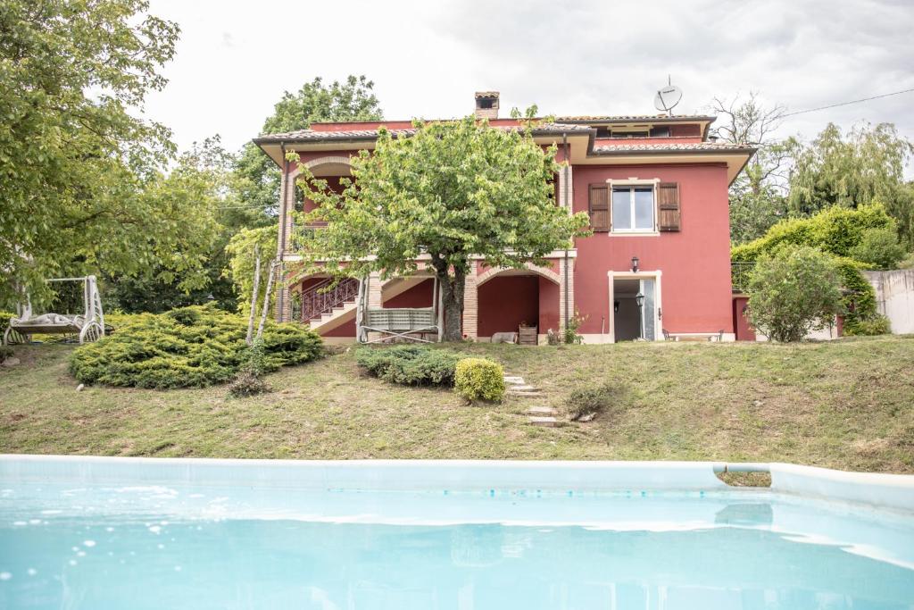 Villa Patty villa con piscina e camino nelle Marche
