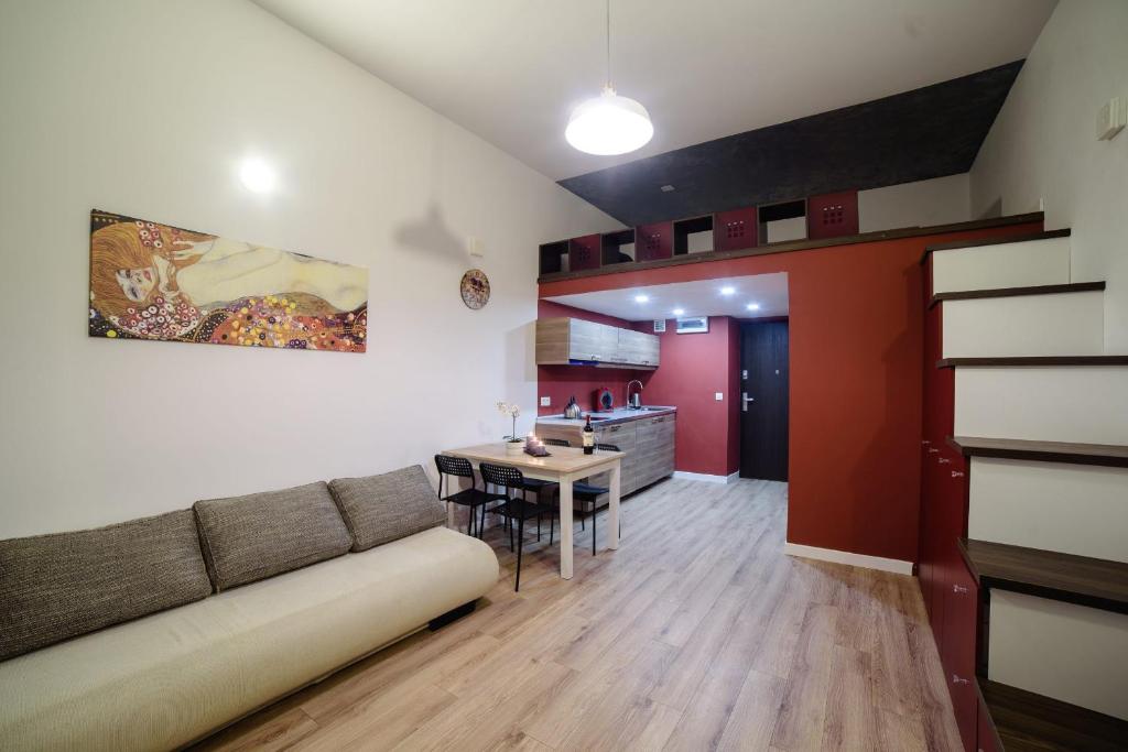 Cracow Rent Apartments - spacious apartments for 2-7 people in quiet area - Kolberga Street nr 3 - 10 min to Main Square by foot - Maisonette