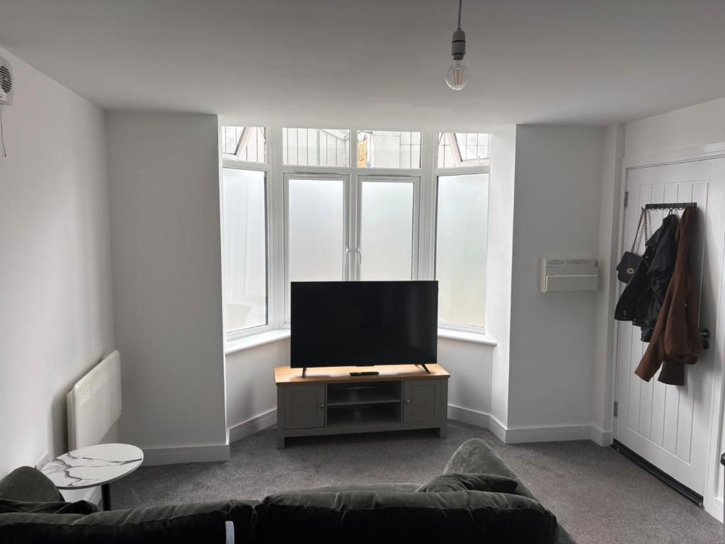 a living room with a flat screen tv on a table at Pork pie pad in Melton Mowbray