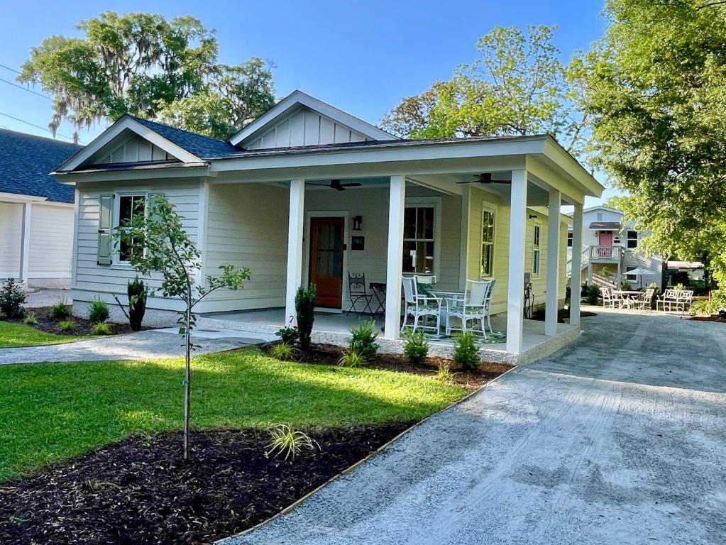 Magnolia Court Suites photo