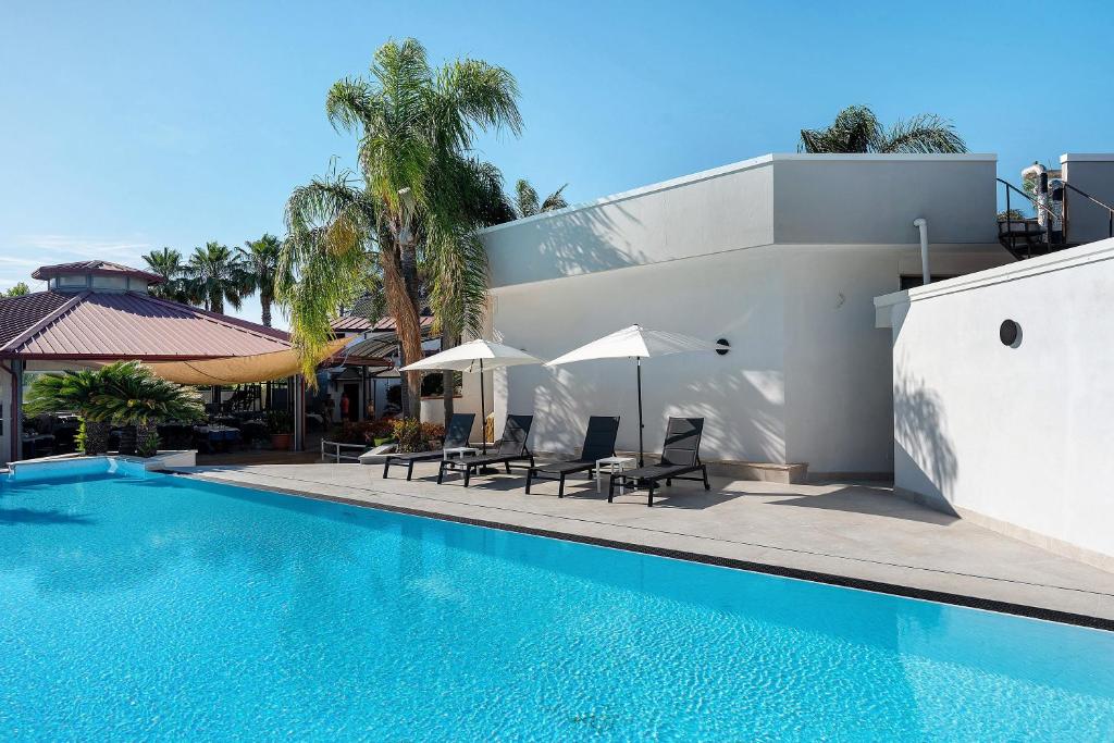 Marina Living Rooms and Pool